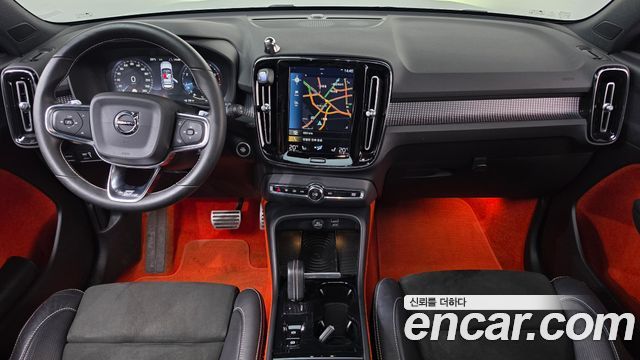Volvo XC40 T4 R-Design 2019 — фото 7