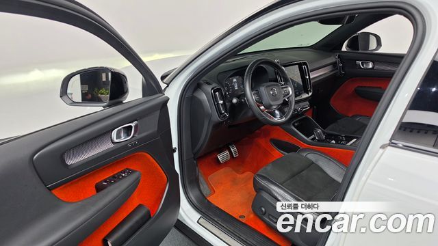 Volvo XC40 T4 R-Design 2019 — фото 10