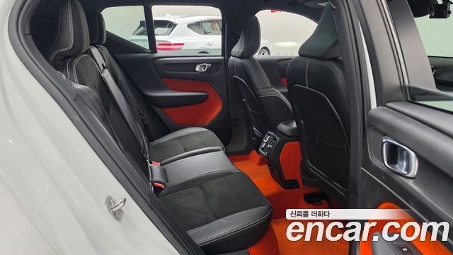Volvo XC40 T4 R-Design 2019 — фото 11