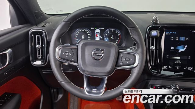 Volvo XC40 T4 R-Design 2019 — фото 12