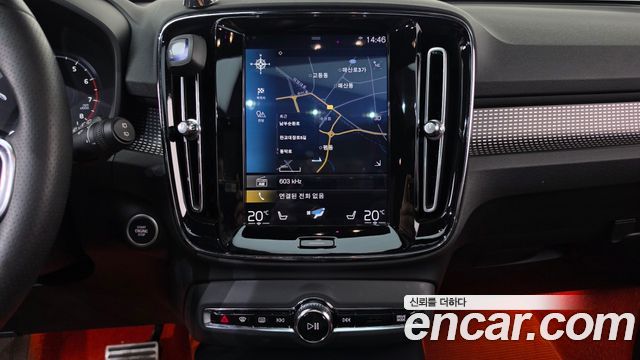 Volvo XC40 T4 R-Design 2019 — фото 13