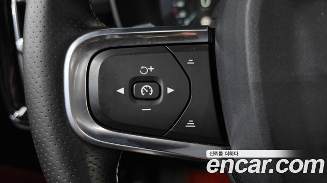 Volvo XC40 T4 R-Design 2019 — фото 15