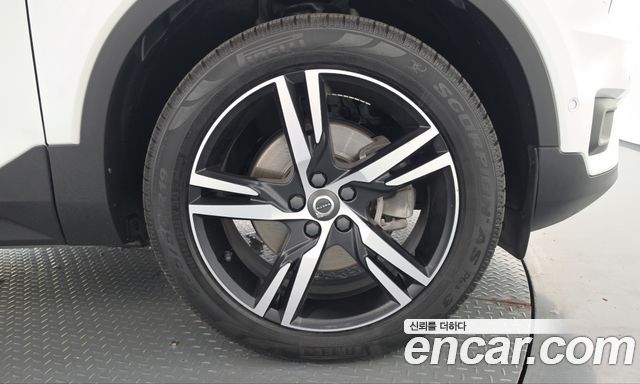 Volvo XC40 T4 R-Design 2019 — фото 21