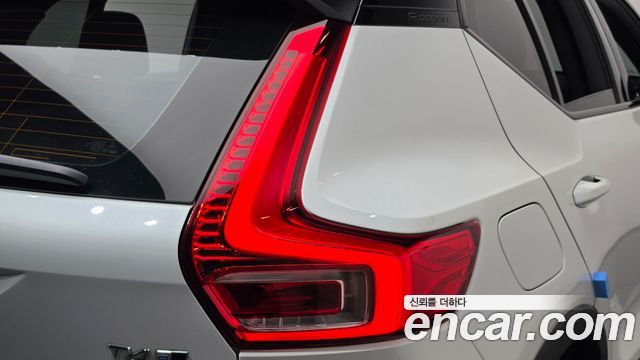 Volvo XC40 T4 R-Design 2019 — фото 23