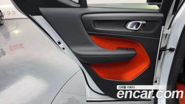 Volvo XC40 T4 R-Design 2019 — фото 25