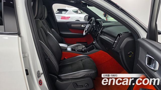Volvo XC40 T4 R-Design 2019 — фото 26