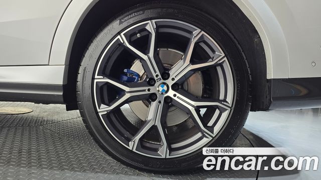 BMW X6 (G06) xDrive40i M Sport 2021 — фото 21