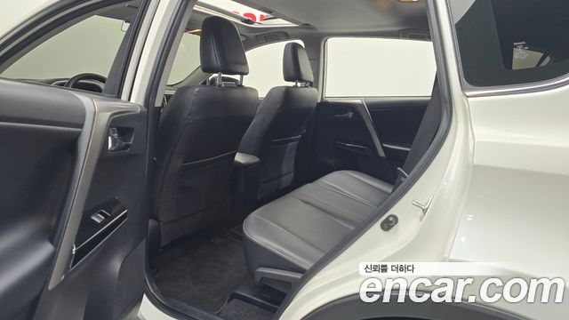 Toyota RAV4 2.5 2WD 4th 2018 — фото 11