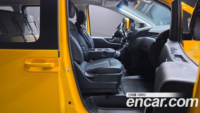 Hyundai Staria L3.5  Kinder Safety Car 15-Seater 2022 — фото 26