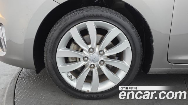 Kia Carens 2.0 LPi Prestige 2014 — фото 5