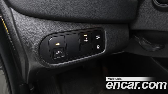 Kia Carens 2.0 LPi Prestige 2014 — фото 18