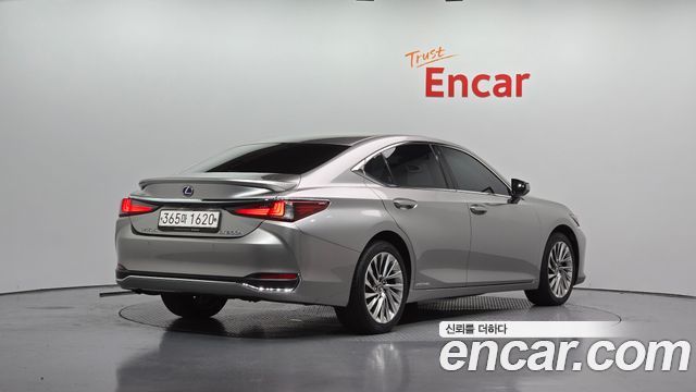 Lexus ES300h (VII) Luxury Plus 2021 — фото 2