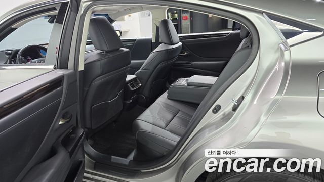 Lexus ES300h (VII) Luxury Plus 2021 — фото 15