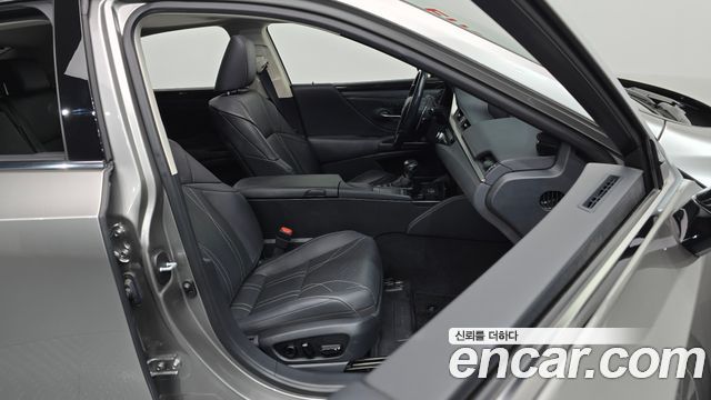 Lexus ES300h (VII) Luxury Plus 2021 — фото 32