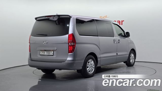 Hyundai Grand Starex 11-Seater Wagon Modern 2017 — фото 2