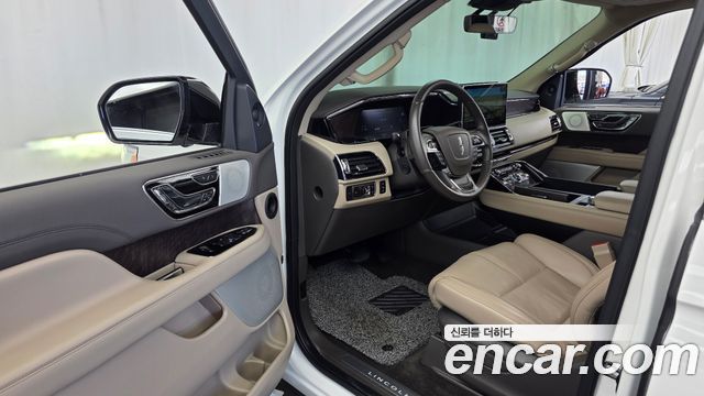 Lincoln Navigator (IV) 3.5L 2022 — фото 10