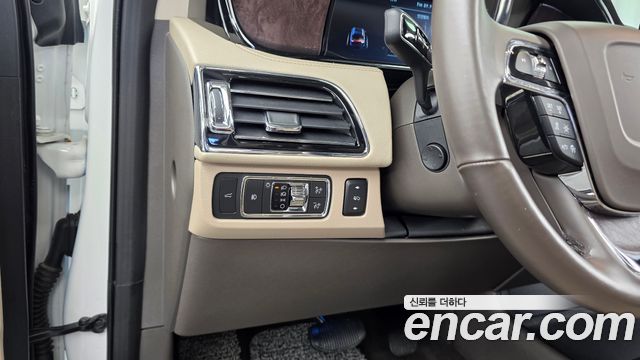 Lincoln Navigator (IV) 3.5L 2022 — фото 16