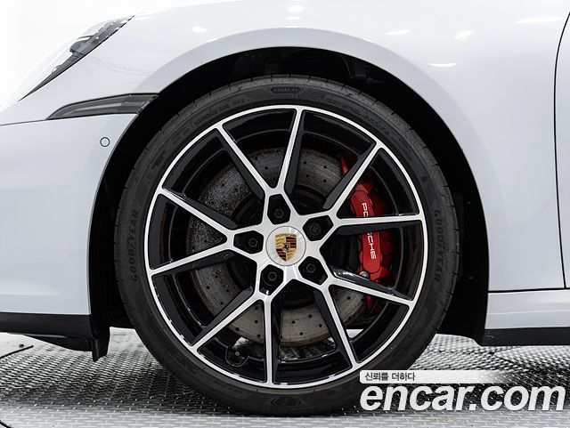Porsche 911 (992) Carrera 4 GTS 2025 — фото 5