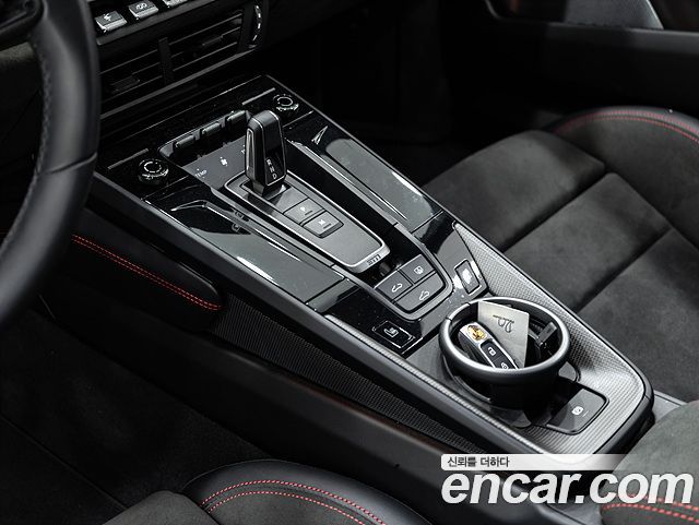 Porsche 911 (992) Carrera 4 GTS 2025 — фото 22