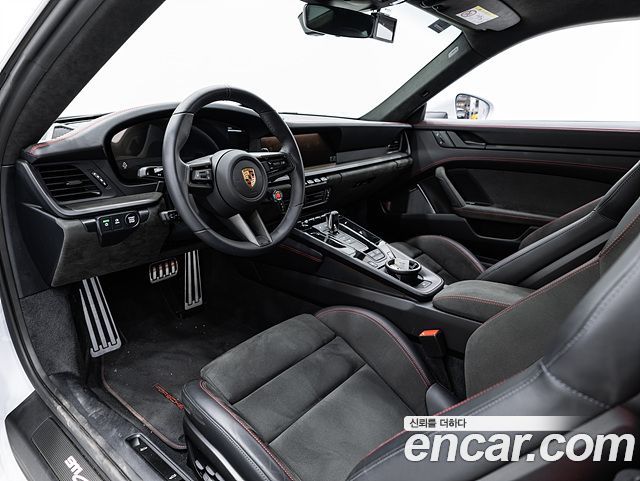 Porsche 911 (992) Carrera 4 GTS 2025 — фото 24