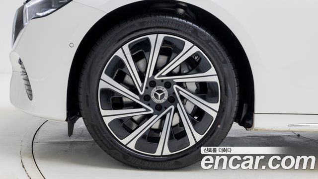 Mercedes-Benz E-Class (W214) E300 4MATIC Exclusive 2026 — фото 5