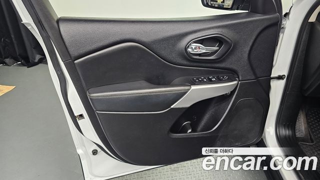 Jeep Cherokee (KL) 2.4 Longitude High AWD 2018 — фото 24