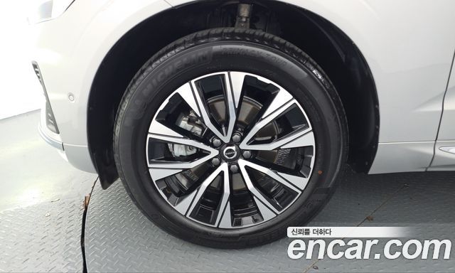 Volvo XC60 (II) B5 Ultimate Bright 2024 — фото 5