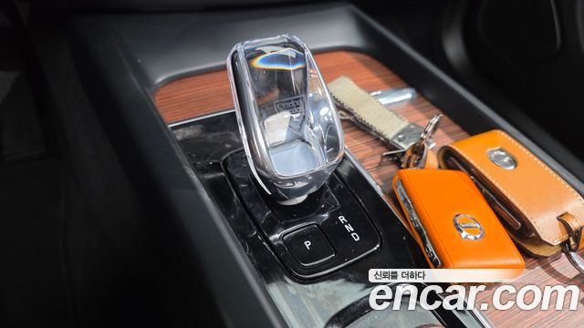 Volvo XC60 (II) B5 Ultimate Bright 2024 — фото 9