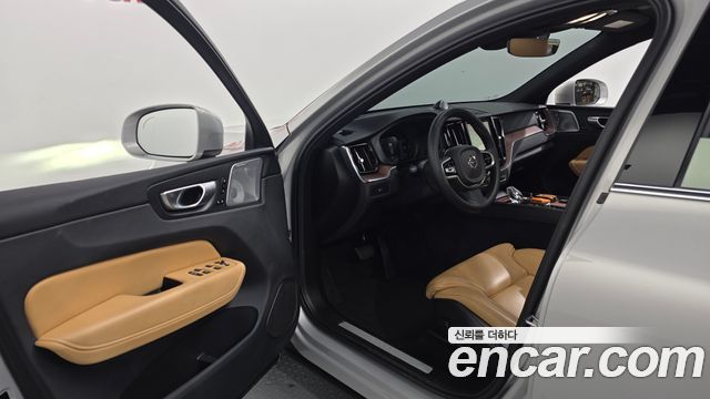 Volvo XC60 (II) B5 Ultimate Bright 2024 — фото 10