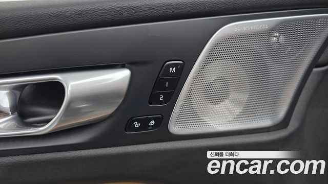 Volvo XC60 (II) B5 Ultimate Bright 2024 — фото 14