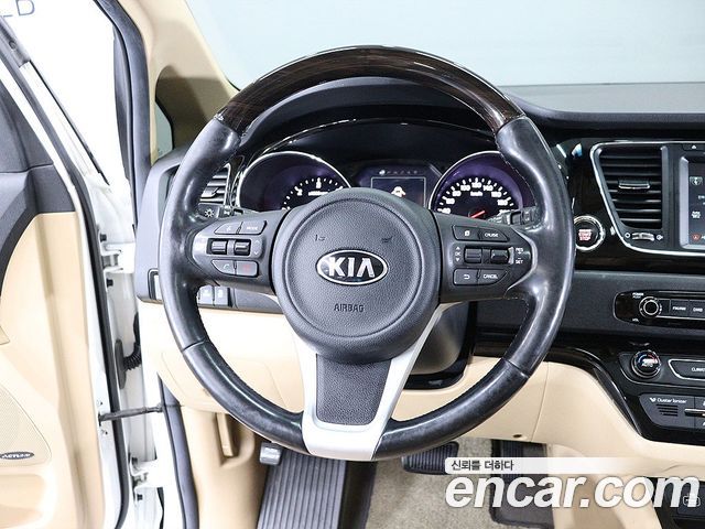 Kia Carnival 7-seater Limousine President 2016 — фото 6