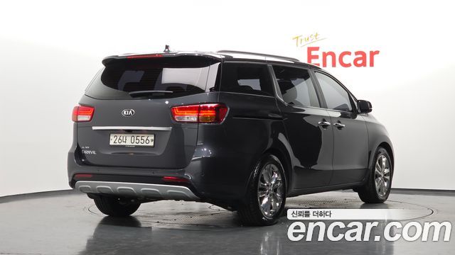 Kia Carnival 9-seater Prestige 2016 — фото 2