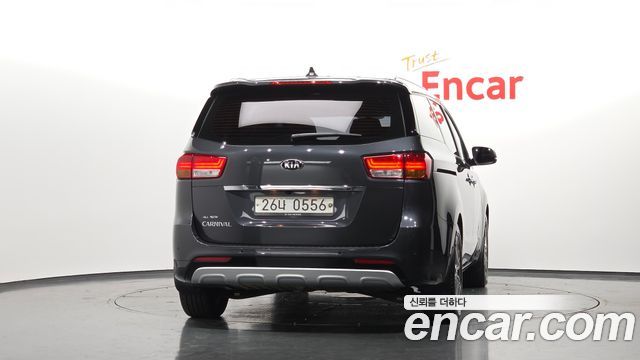 Kia Carnival 9-seater Prestige 2016 — фото 4