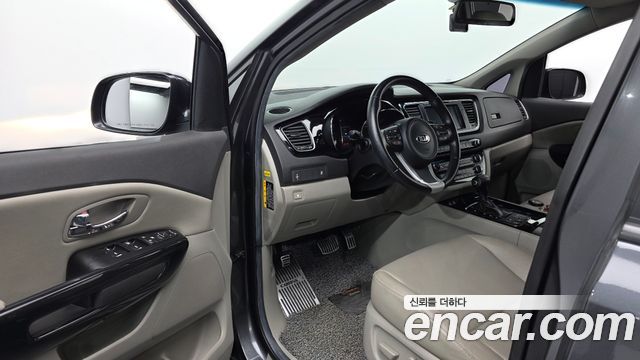 Kia Carnival 9-seater Prestige 2016 — фото 10