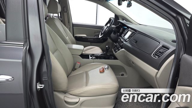Kia Carnival 9-seater Prestige 2016 — фото 11