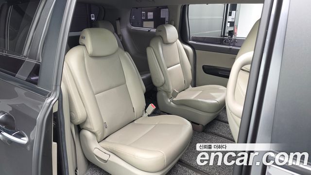 Kia Carnival 9-seater Prestige 2016 — фото 12