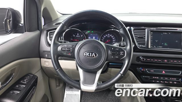 Kia Carnival 9-seater Prestige 2016 — фото 13
