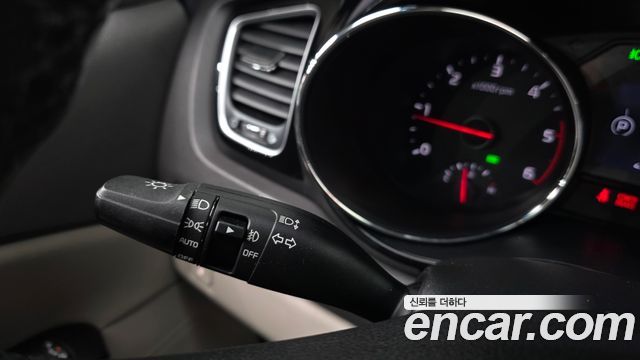 Kia Carnival 9-seater Prestige 2016 — фото 19