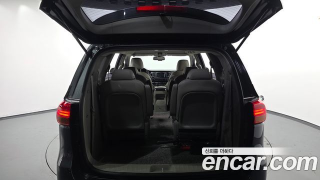 Kia Carnival 9-seater Prestige 2016 — фото 20