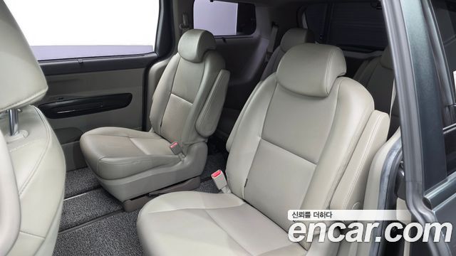 Kia Carnival 9-seater Prestige 2016 — фото 26