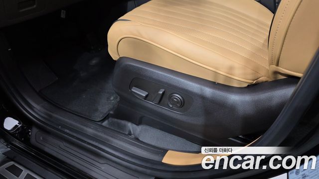 Kia Carnival (IV) Gasoline 9-Seater Hi Limousine (7-seater Limousine(Special vehicle) 2024 — фото 32