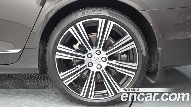 Volvo S90 T8 AWD Ultimate Bright 2023 — фото 21