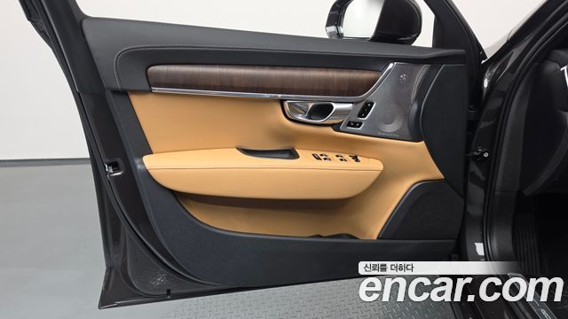 Volvo S90 T8 AWD Ultimate Bright 2023 — фото 24