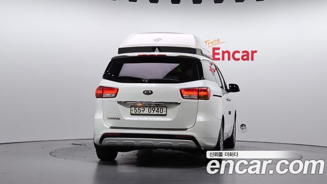 Kia Carnival 9-seater Prestige 2016 — фото 4