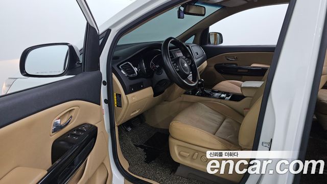 Kia Carnival 9-seater Prestige 2016 — фото 10