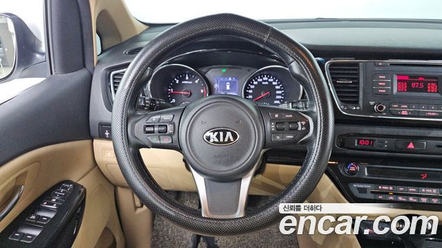 Kia Carnival 9-seater Prestige 2016 — фото 11