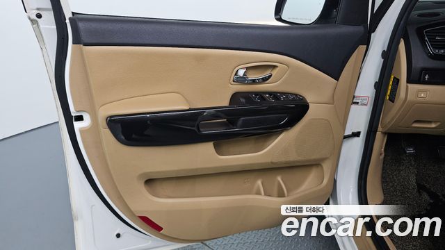 Kia Carnival 9-seater Prestige 2016 — фото 24