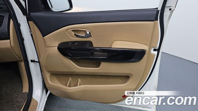 Kia Carnival 9-seater Prestige 2016 — фото 25