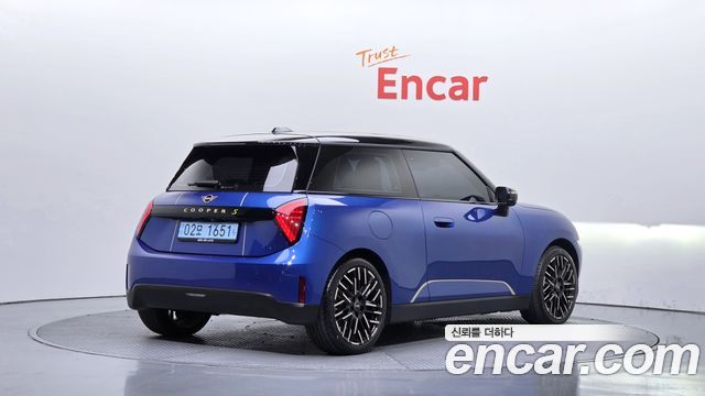 MINI Cooper Electric (IV) SE Favoured 2024 — фото 2