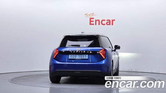 MINI Cooper Electric (IV) SE Favoured 2024 — фото 4